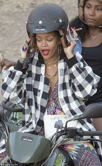 Rihanna Caught With Weed1