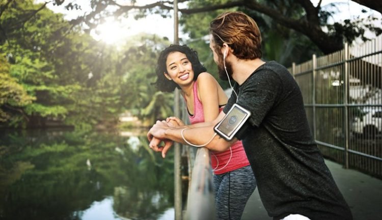 7 signs to show your best friend is in love with you