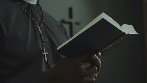 70‑Year‑Old Elder Confronts Pastor Live on Radio Over GH₵40,000 Ritual Loan Dispute